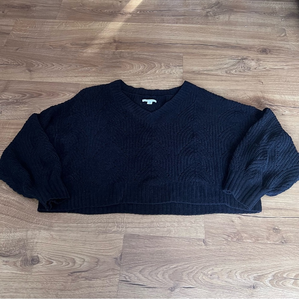 Womens American Eagle Outfitters Black V-Neck Cropped Sweater Size Latge
